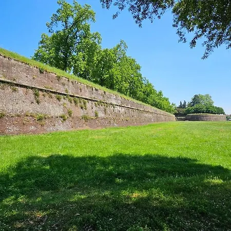 Walls Dream - Air Cond - Wi-fi - Panoramic In Front Of The Historical Walls - Apartment Lucca